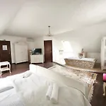 Lesence Major Bed & Breakfast Lesencetomaj