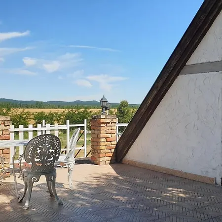 Lesence Major Bed & Breakfast Lesencetomaj