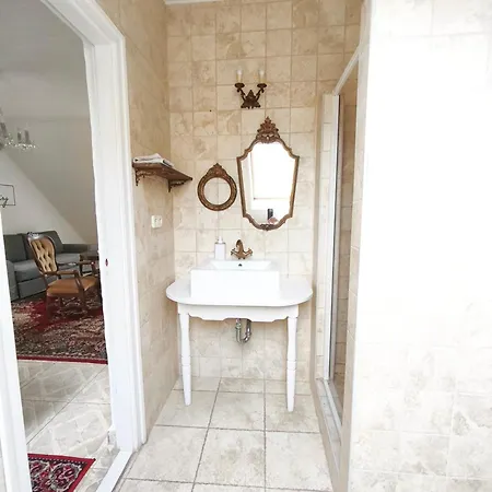 Lesence Major Bed & Breakfast Lesencetomaj