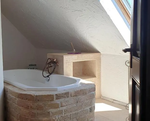 Alojamento de Acomodação e Pequeno-almoço Lesence Major 4*